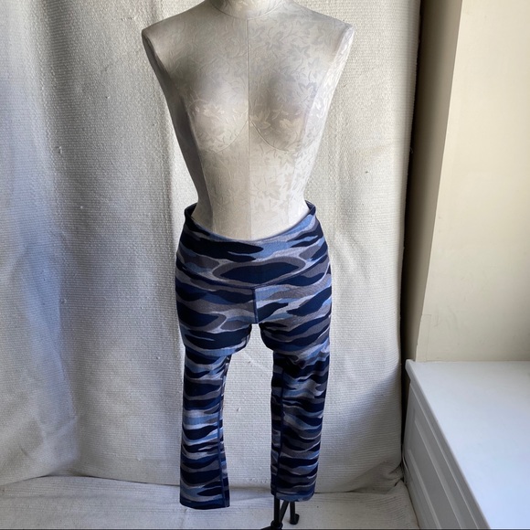Lululemon 6 Under Camo Print Crop Leggings Tights - Picture 5 of 8